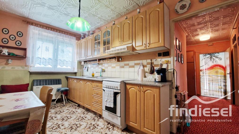 Unikátny 2 izbový byt, v cene garáž aj záhrada, Nováky 71m2