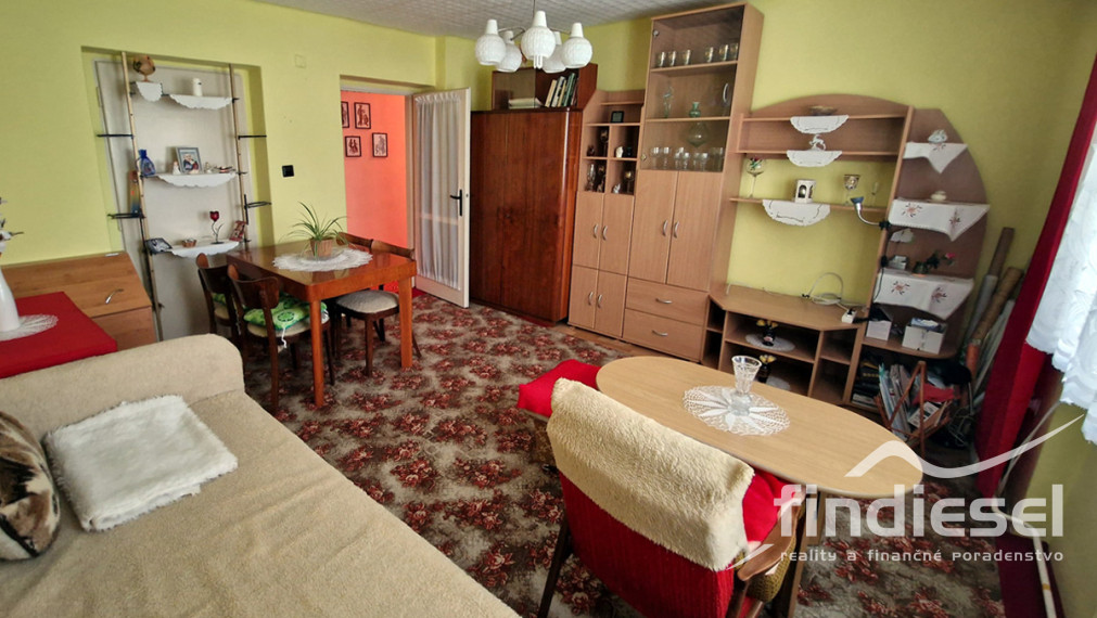 Unikátny 2 izbový byt, v cene garáž aj záhrada, Nováky 71m2