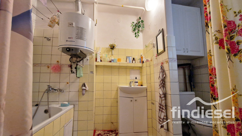 Unikátny 2 izbový byt, v cene garáž aj záhrada, Nováky 71m2