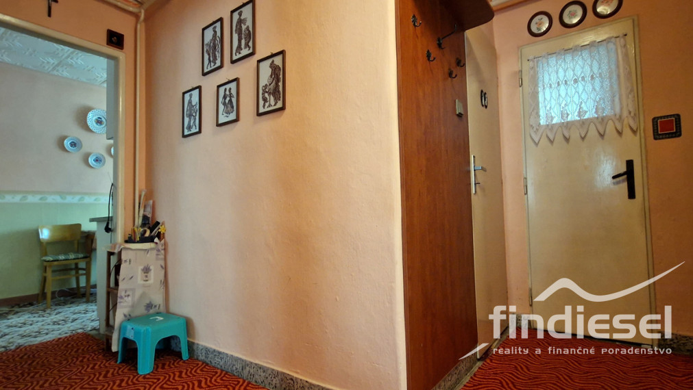 Unikátny 2 izbový byt, v cene garáž aj záhrada, Nováky 71m2