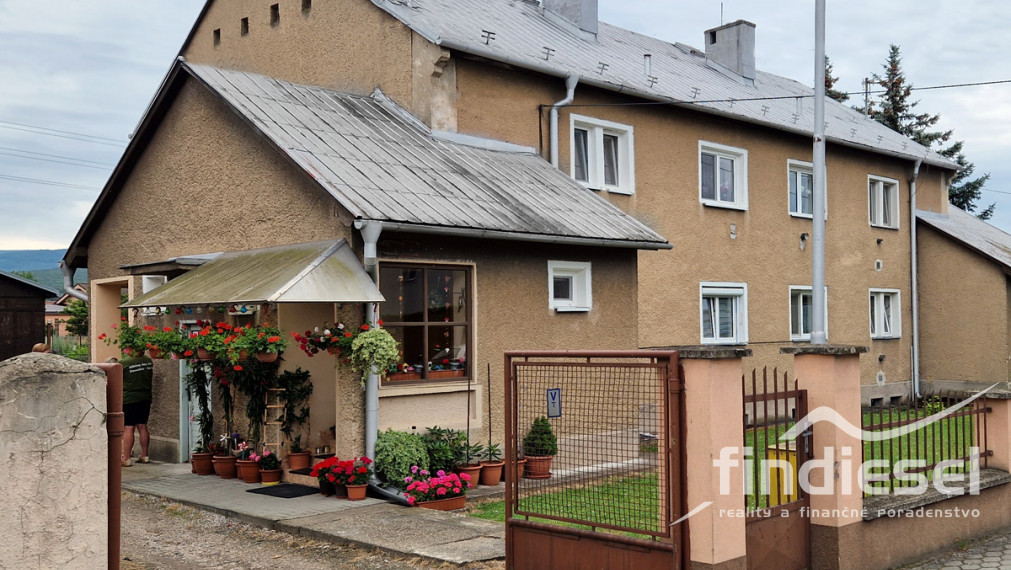 Unikátny 2 izbový byt, v cene garáž aj záhrada, Nováky 71m2