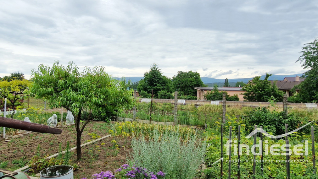 Unikátny 2 izbový byt, v cene garáž aj záhrada, Nováky 71m2