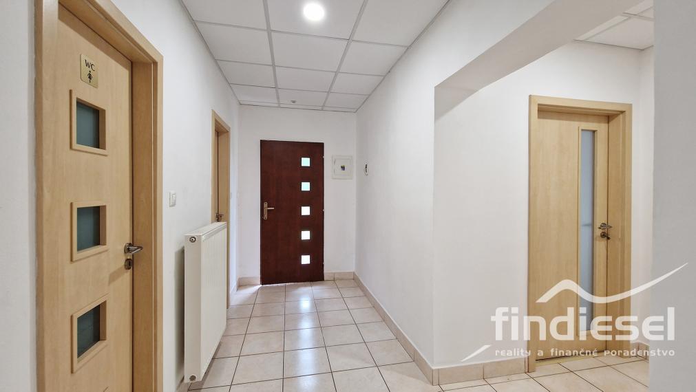 6 izbový rodinný dom v Čereňanoch