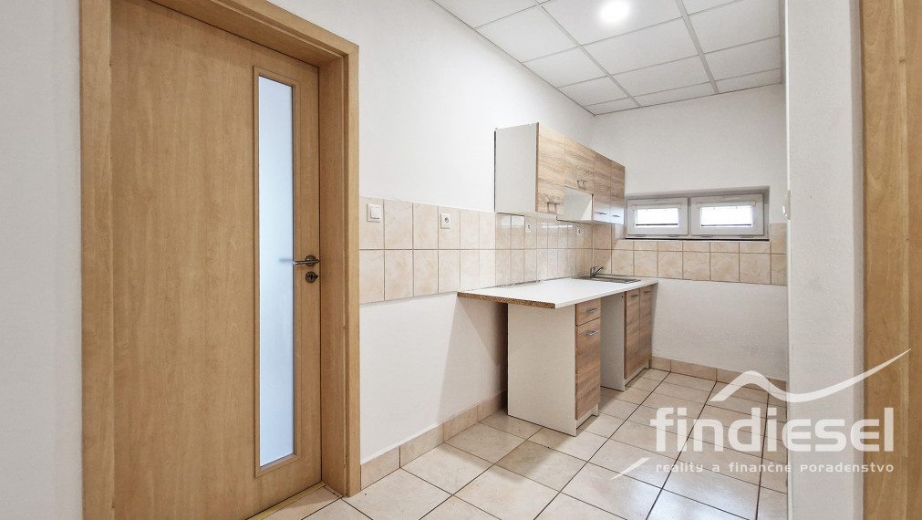 6 izbový rodinný dom v Čereňanoch