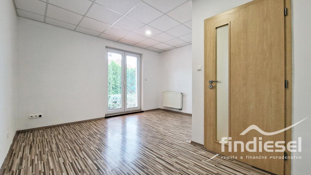 6 izbový rodinný dom v Čereňanoch