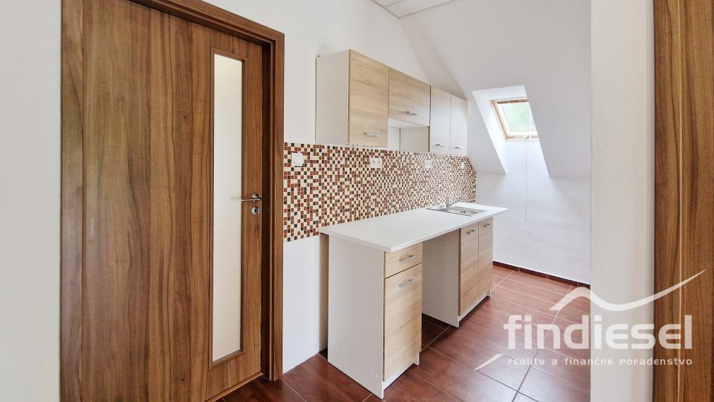 6 izbový rodinný dom v Čereňanoch