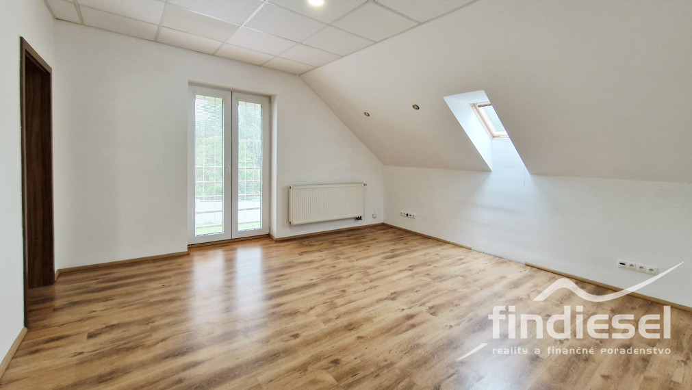 6 izbový rodinný dom v Čereňanoch