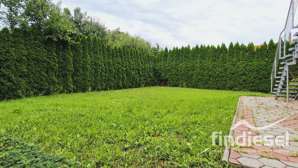 6 izbový rodinný dom v Čereňanoch