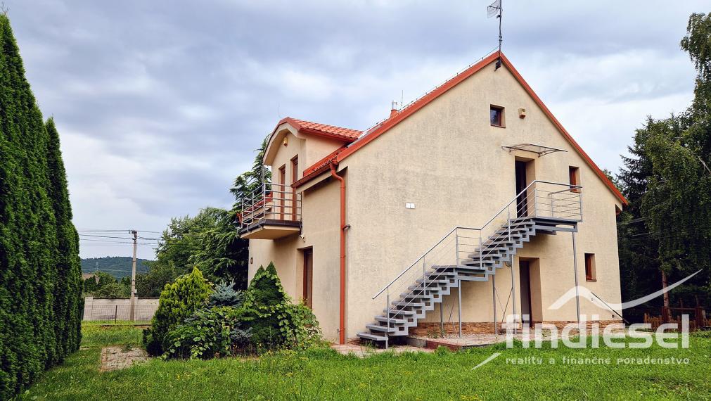 6 izbový rodinný dom v Čereňanoch