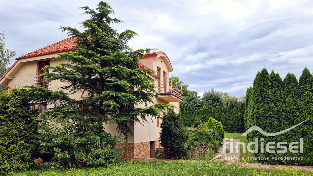 6 izbový rodinný dom v Čereňanoch