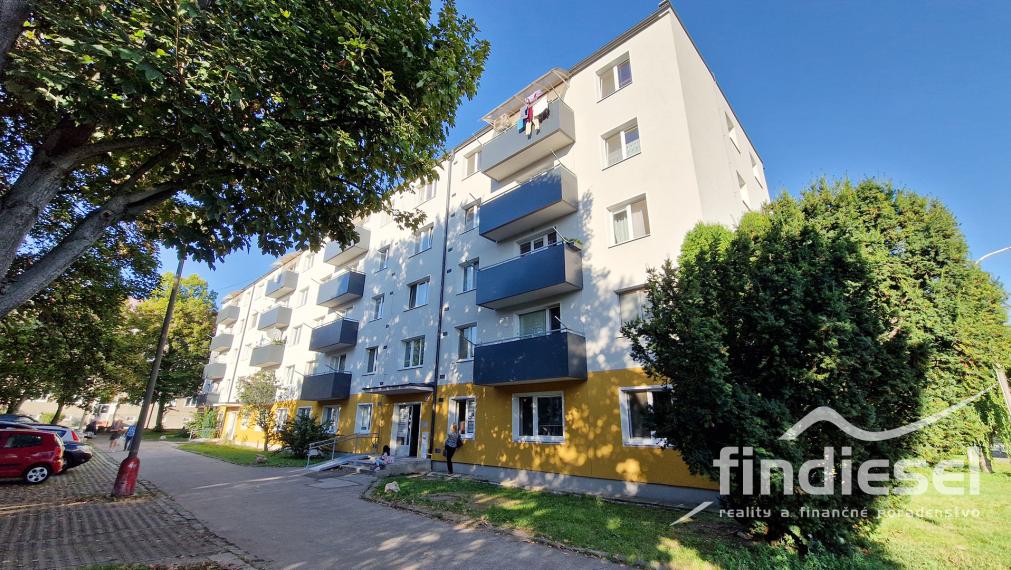 2 izbový byt 50m2 centrum Prievidza