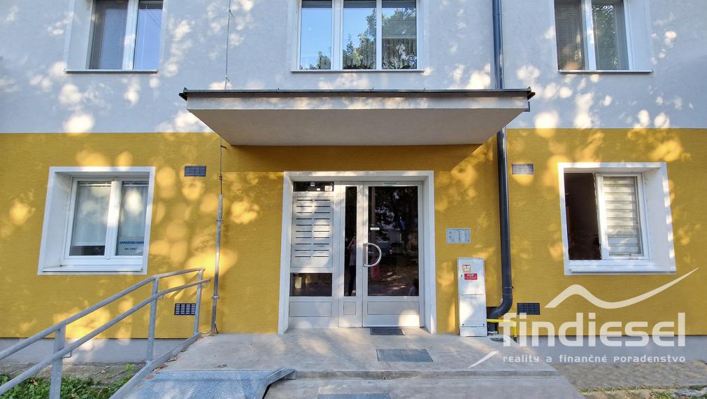 2 izbový byt 50m2 centrum Prievidza