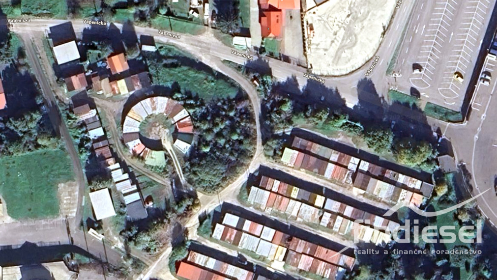 Garáž s pozemkom a skladový priestor, Vápenická, Prievidza