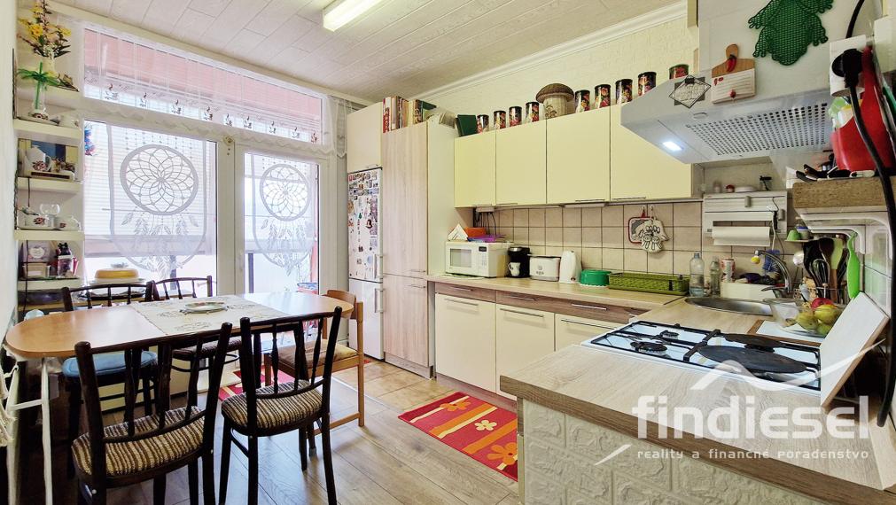 3 izbový byt 72 m2 ul. Žarnova Prievidza