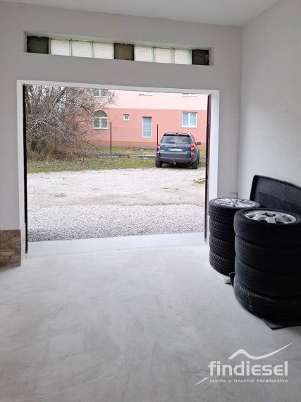 Garáž 21m2 Nováky