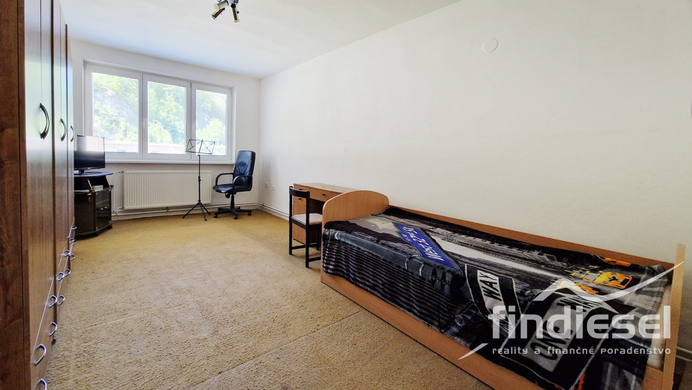 3 izbový byt s vlastným parkovaním pri bytovke Prievidza