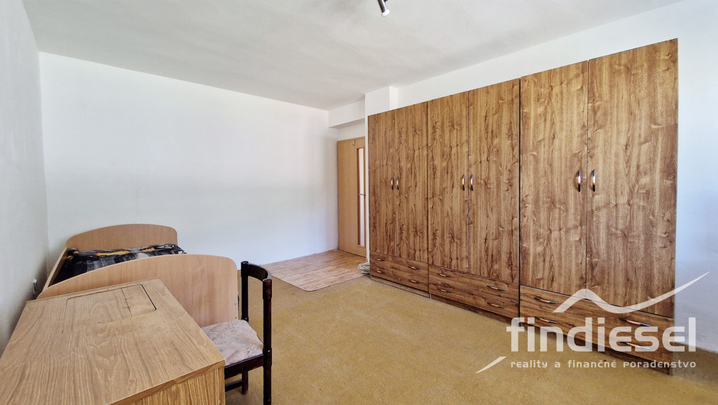 3 izbový byt s vlastným parkovaním pri bytovke Prievidza