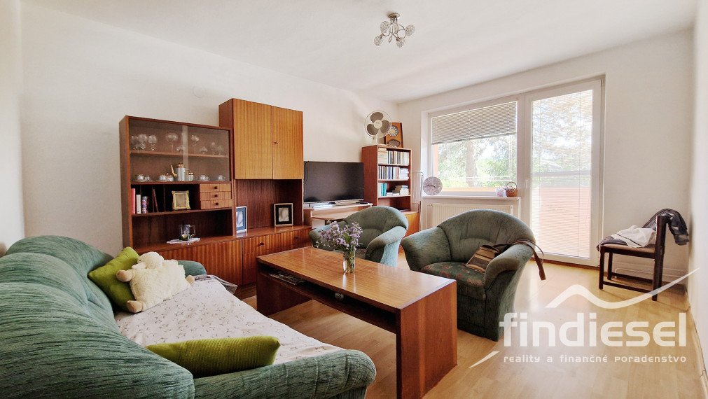 3 izbový byt s vlastným parkovaním pri bytovke Prievidza