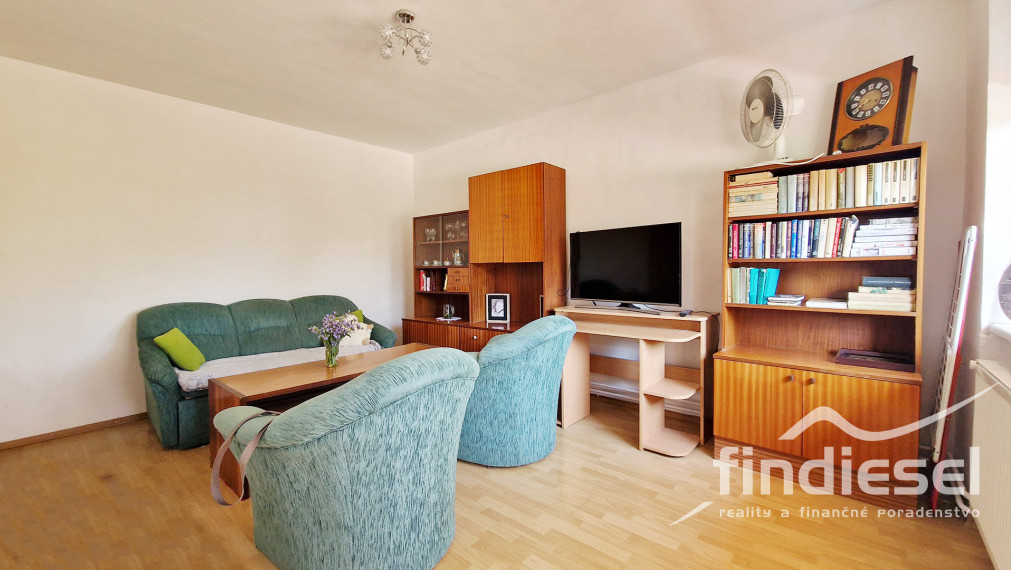 3 izbový byt s vlastným parkovaním pri bytovke Prievidza