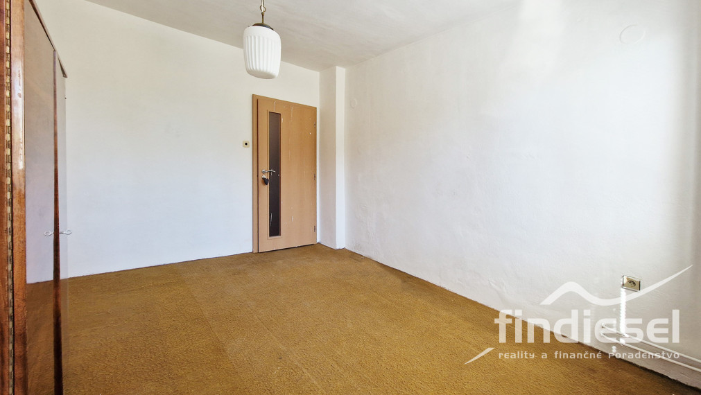 3 izbový byt s vlastným parkovaním pri bytovke Prievidza