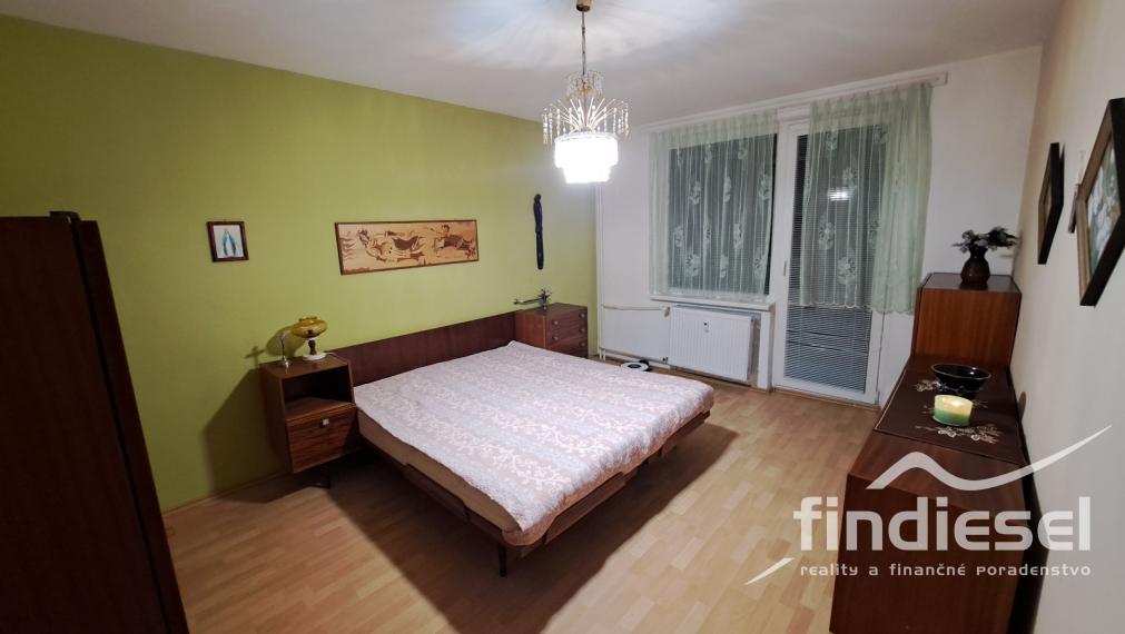 Väčší 3 izbový byt na prenájom, M. Gorkého, Prievidza