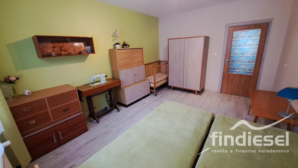 Väčší 3 izbový byt na prenájom, M. Gorkého, Prievidza