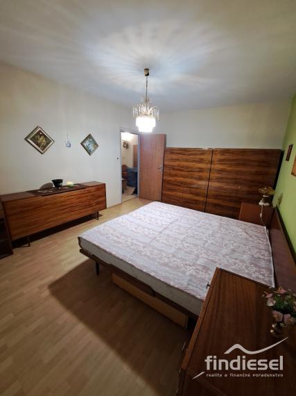 Väčší 3 izbový byt na prenájom, M. Gorkého, Prievidza