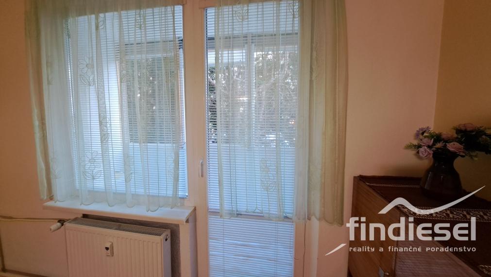 Väčší 3 izbový byt na prenájom, M. Gorkého, Prievidza