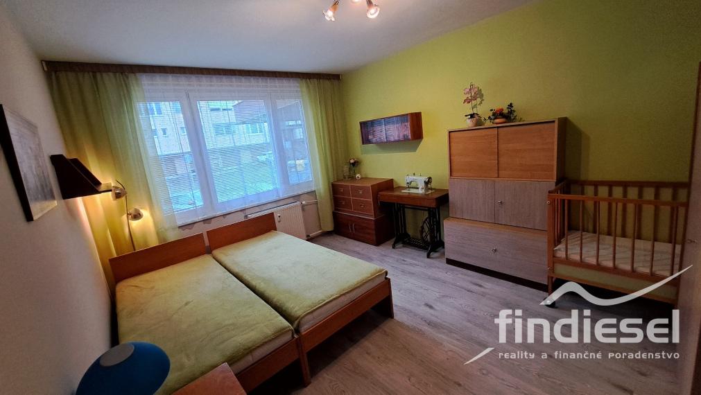 Väčší 3 izbový byt na prenájom, M. Gorkého, Prievidza