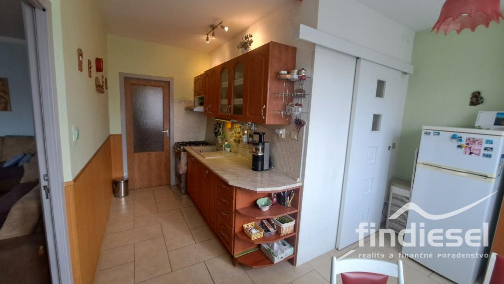 Väčší 3 izbový byt na prenájom, M. Gorkého, Prievidza