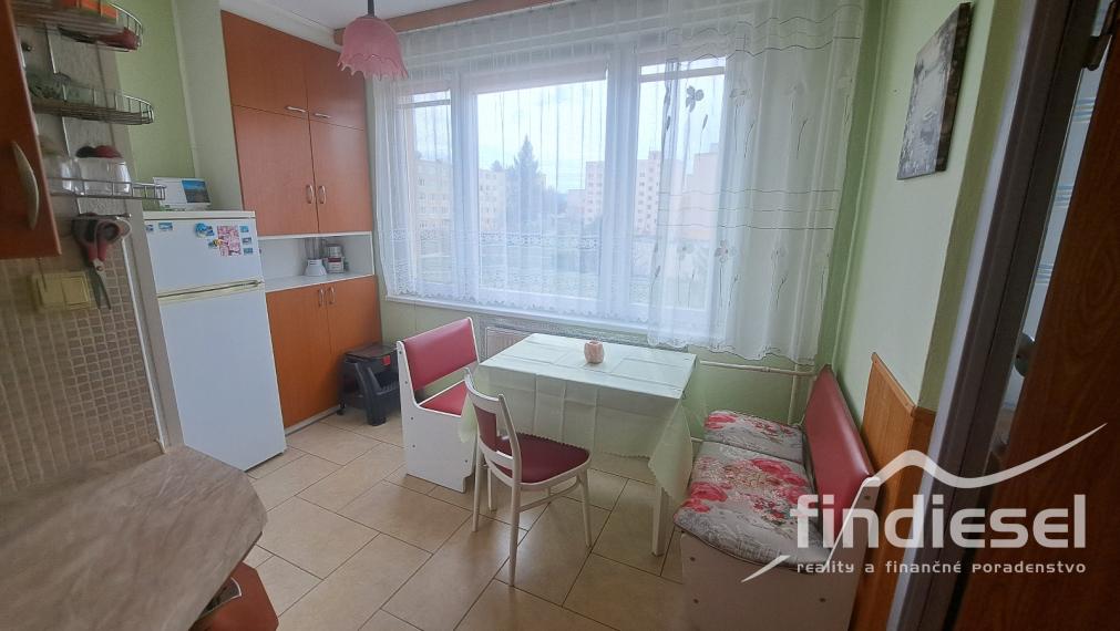 Väčší 3 izbový byt na prenájom, M. Gorkého, Prievidza