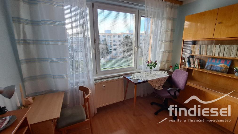 Väčší 3 izbový byt na prenájom, M. Gorkého, Prievidza