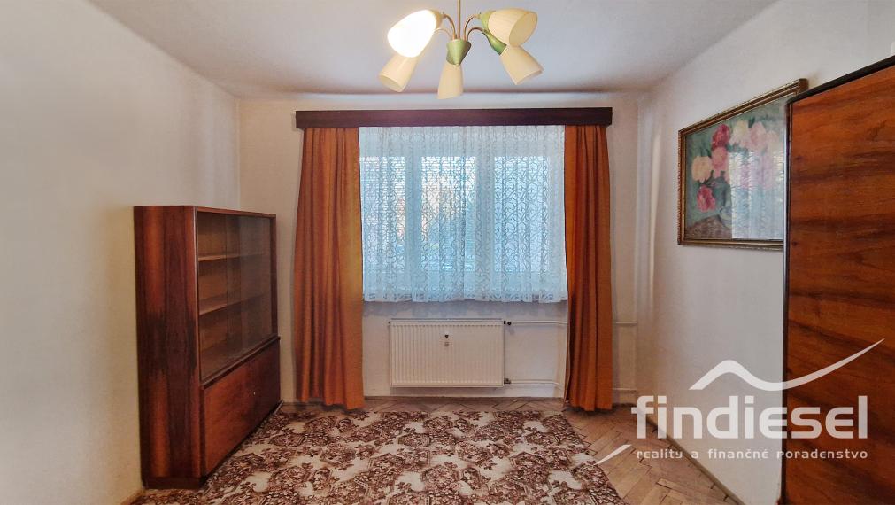 PRIPRAVUJEME!  4 izbový byt, 91m2, Sama Chalupku, Prievidza