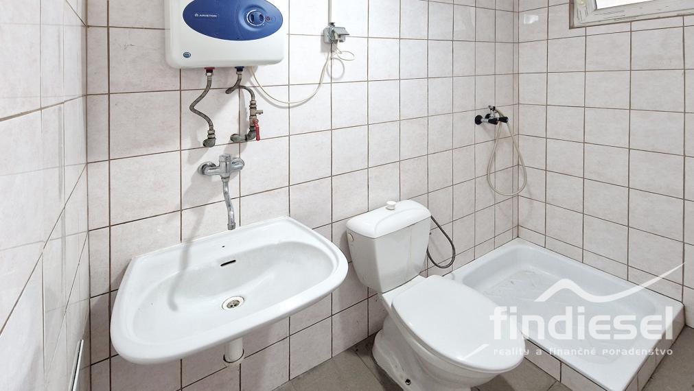 Reprezentatívna budova na podnikanie, Prievidza