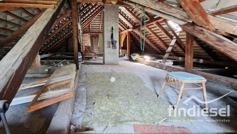 FINDIESEL reality - Veľký tehlový dom + 734m² pozemok, Heľpa