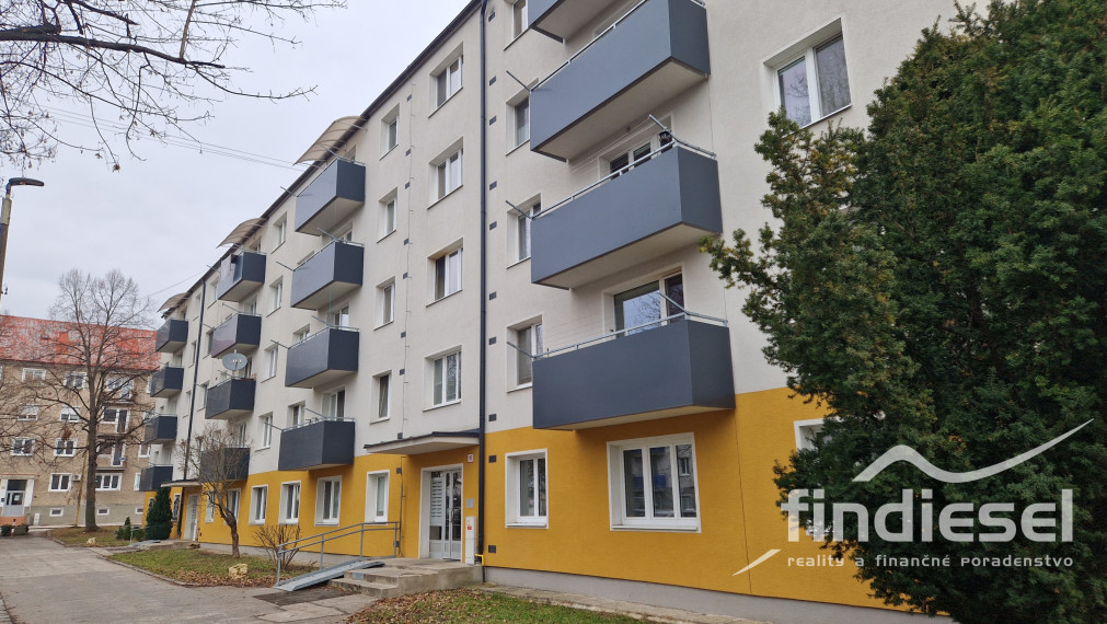 FINDIESEL reality - 2 izbový byt, centrum, balkón, Prievidza
