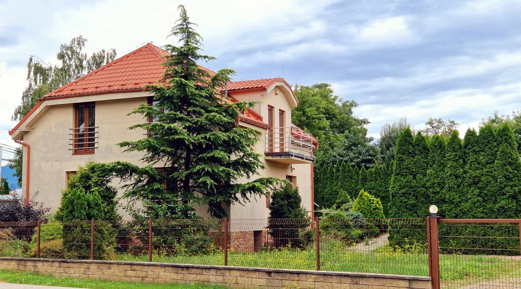 6 izbový rodinný dom v Čereňanoch