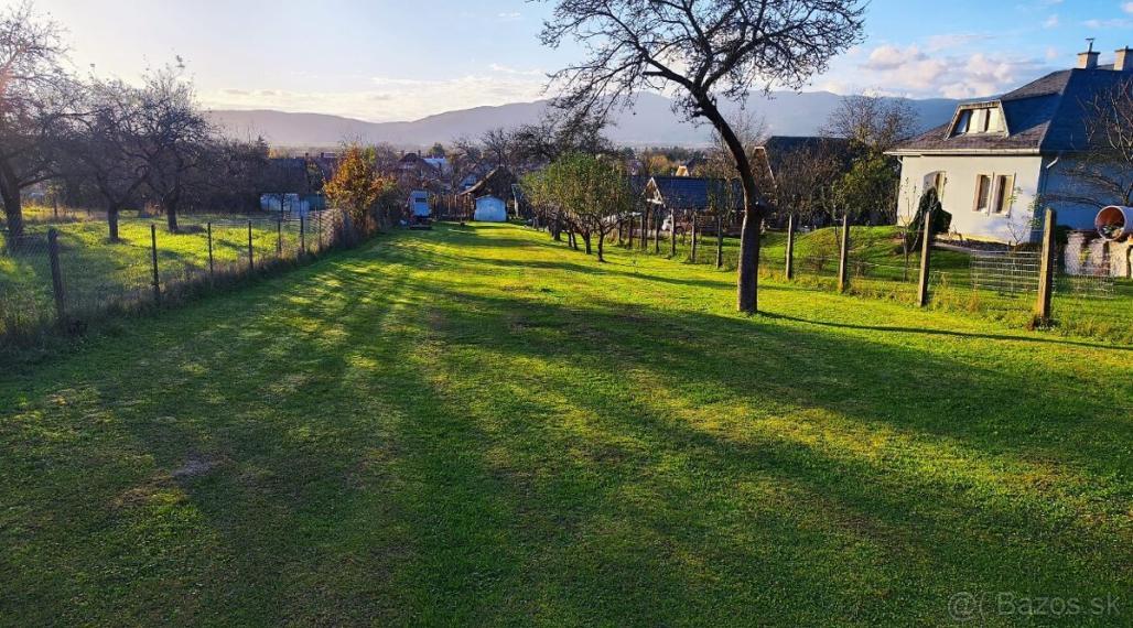 Pozemok na stavbu domu  1359 m2 Nedožery - Brezany