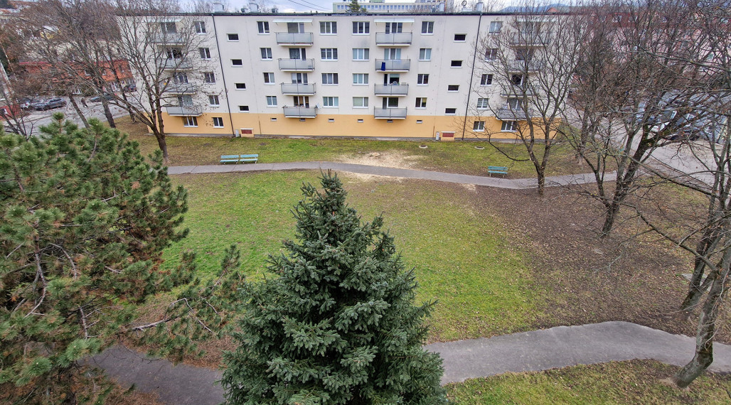 FINDIESEL reality - 2 izbový byt, centrum, balkón, Prievidza