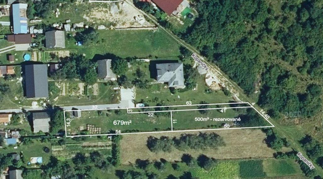 FINDIESEL reality- rovinatý pozemok, 679m², Nedožery-Brezany
