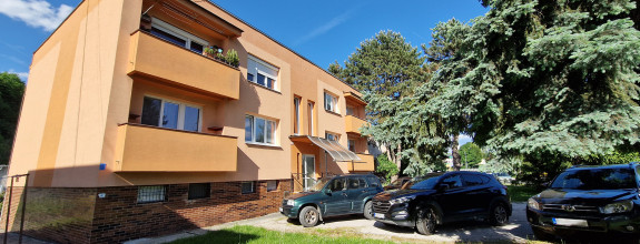 3 izbový byt s vlastným parkovaním pri bytovke Prievidza
