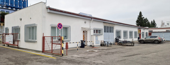 Kancelárske priestory v zabezpečenom areáli, 78 m²,Prievidza