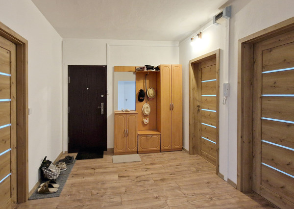 Moderný 4 izbový byt na prenájom, ul. Šoltésovej, Prievidza