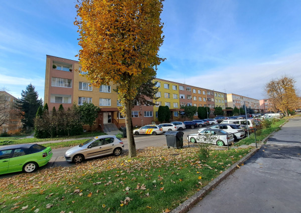 Väčší 3 izbový byt na prenájom, M. Gorkého, Prievidza