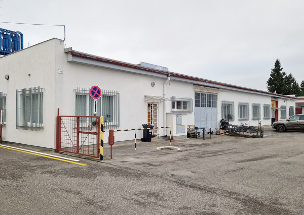 Kancelárske priestory v zabezpečenom areáli, 78 m²,Prievidza